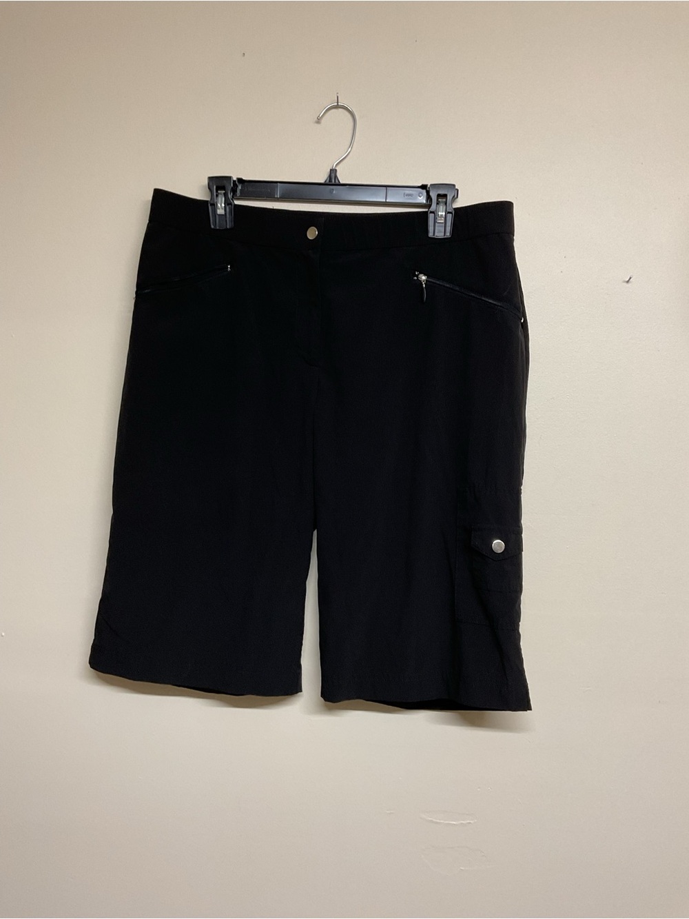 Women's Black Cargo Bermuda Shorts with Zip Pockets